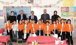 Çatak’ta öğrencilere harita dağıtıldı