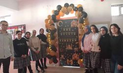 Muradiye’de Ramazan coşkusu kapılara yansıdı