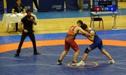 U15 Güreş Grup Müsabakaları Van'da başladı