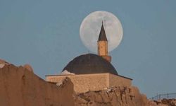 Van'da tarih ile dolunayın buluşması görsel şölen sundu