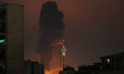 İran'ın başkenti Tahran'da art arda patlamalar meydana geldi