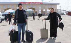 İranlılar sınırda barış mesajları verdi