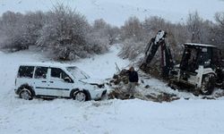 Hakkari-Van kara yolunda kaza: 2 yaralı