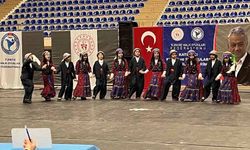 Muradiye’nin minik halk oyuncuları il birincisi oldu