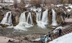 Muradiye Şelalesi her mevsim ayrı bir güzel