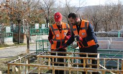 Van'da şehitliklerdeki bayraklar yenilendi, mezarlar bakımdan geçirildi