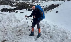 Vanlı dağcı, Ağrı Dağı zirvesine tek başına tırmandı