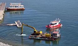 Suların çekildiği Akdamar'daki iskele yenileniyor