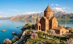 Van Akdamar Adası Gezi Rehberi: Giriş Ücreti, Ulaşım ve Tarihçe