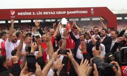 Batman Petrolspor'un 24 Yıllık Hasreti Sona Erdi! Sahasında Kupasını Kaldırdı!