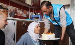 Van'da 75 yaşındaki kadına doğum günü sürprizi