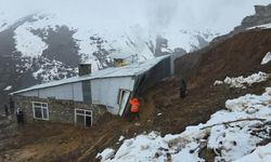 Bahçesaray'da heyelan bir eve zarar verdi