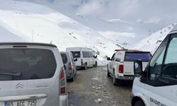 Bahçesaray-Hizan karayoluna çığ düştü