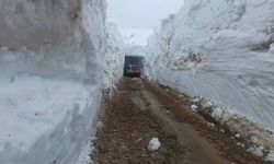 Nisan ayında 4 metrelik kar tünellerinde çalışma