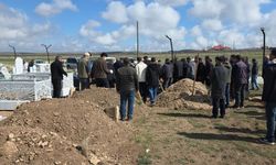 Van'da köpeklerin saldırısında ölen çocuk toprağa verildi