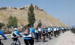 Van’da doğaseverler Van Gölü için pedal çevirecek