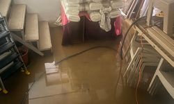 Van’da iş yerlerini su bastı