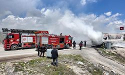 Van'da gübre yüklü TIR'ın dorsesi yandı