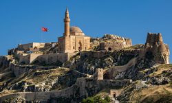 Van Kalesi Gezi Rehberi: Giriş Ücreti, Ulaşım ve Tarihçe