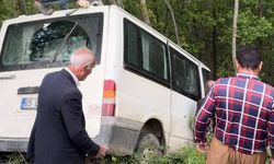 Minibüs yoldan çıktı: 3 yaralı
