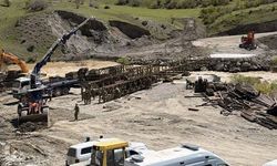 Hakkari-Van yolunda panel köprü çalışması sürüyor