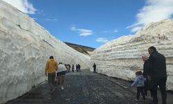 Nemrut'taki 10 metrelik kar tünellerine yoğun ilgi