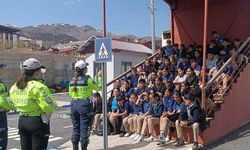 Polislerden çocuklara trafik eğitimi