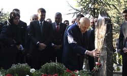 Bahçeli, Alparslan Türkeş'in kabrini ziyaret etti