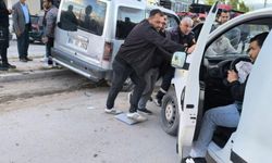 Van'da kamyonetler çarpıştı: 3 kişi yaralndı