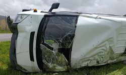 Van'da minibüs devrildi: 2 yaralı