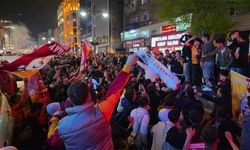 Van’da şampiyonluk gecesi: Sokaklar sarı-kırmızıya boyandı!