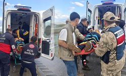 Çaldıran-Doğubayazıt yolunda kaza: Kamyonet şarampole yuvarlandı, 5 yaralı!