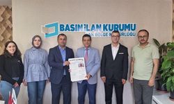 Van’da 2054 yılının gazetesi basıldı! Ödüllü gazete BİK’e sunuldu