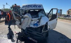 Yolcu minibüsü ile kamyonun çarpıştığı kazada hayatını kaybedenlerin isimleri belli oldu