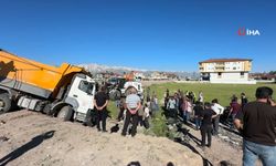 Yolcu minibüsü ile kamyon çarpıştı: 2 ölü, 3 yaralı