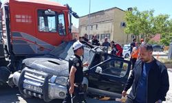 Hafif ticari araç ile vinç çarpıştı: 1 yaralı