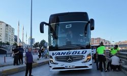 Ehliyetsiz sürücü, yolcu otobüsüne çarptı!
