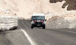 Bahçesaray yolu 5,5 ay sonra araç trafiğine açıldı; sürücülerden tünel talebi