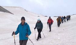 Süphan Dağı zirvesinde ‘Van Gölü’ mesajı