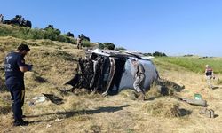 Van'da askeri personeli taşıyan minibüs devrildi: 3 asker yaralandı