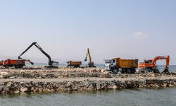 Van Gölü'nden 2 milyon 165 bin metreküp dip çamuru ve balçık çıkarıldı