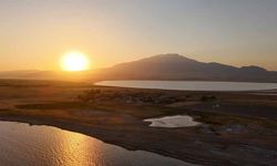 Van Gölü'nde gün batımı