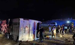 Yolcu otobüsü devrildi: 40 kişi yaralandı