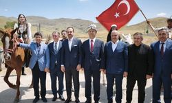 Prof. Dr. Kürşad Zorlu, Ulupamir Kültür Şöleni'nde kardeşlik mesajı verdi