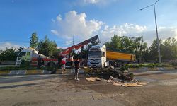 Van'da kontrolden çıkan hafriyat kamyonu refüje çıktı