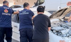 Van'da seyir halindeki araç alev alev yandı