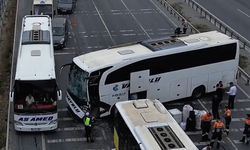 Van otobüsünün kaza anı kameralara yansıdı!