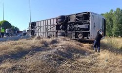 Yolcu otobüsü devrildi: 22 yaralı