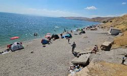 Van Gölü plajları tıklım tıklım