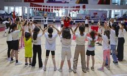 Spor okullarına katılan çocuklar yaz tatilini dolu dolu geçiriyor
